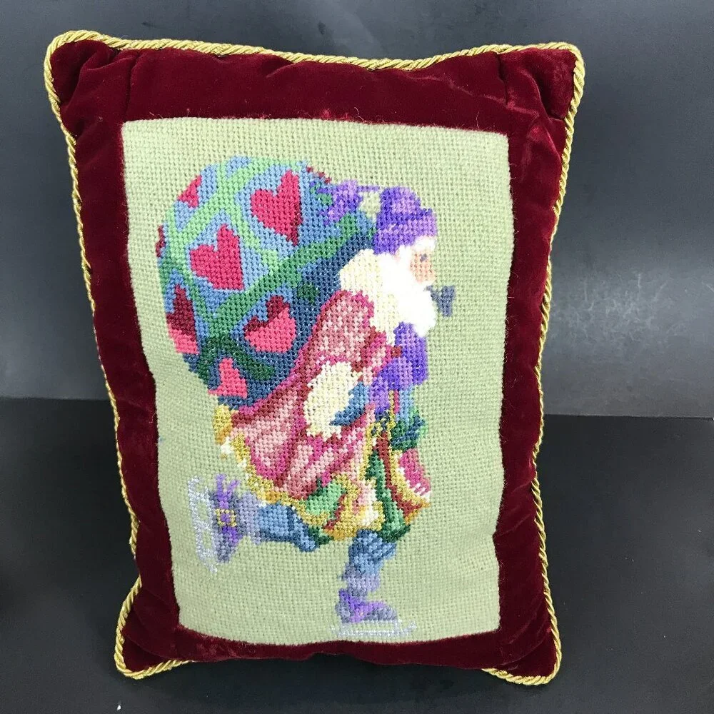 Needlepoint Santa on ice-skates 12